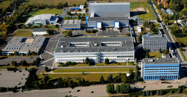 From the end of October 2021, Delpharm Poznań, the former GSK pharmaceutical factory in Poznań, belongs to the French group Delpharm, i.e. the leading contract manufacturer (CMO) in the pharmaceutical industry in the world.