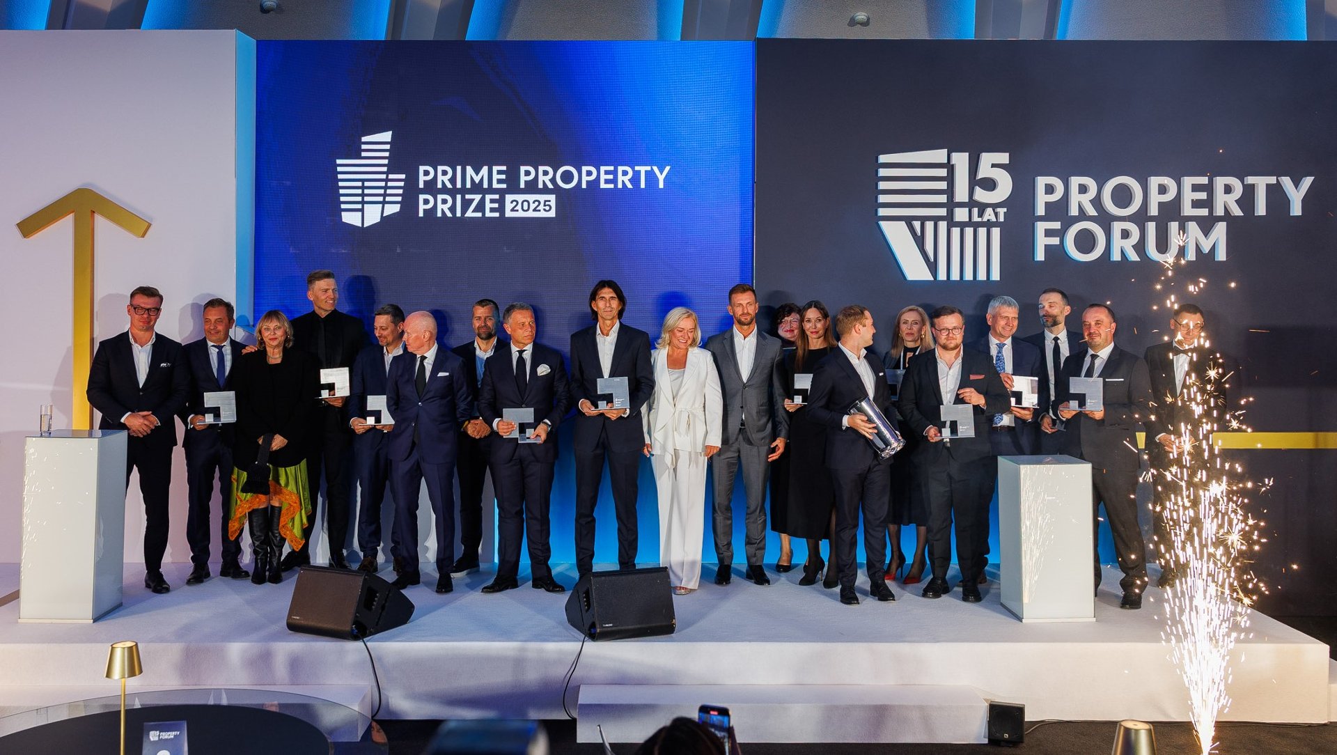 Prime Property Prize należy do najbardziej prestiżowych konkursów w branży nieruchomości w Polsce Grono laureatów konkursu Prime Property Prize. Ubrani w wieczorowe stroje.