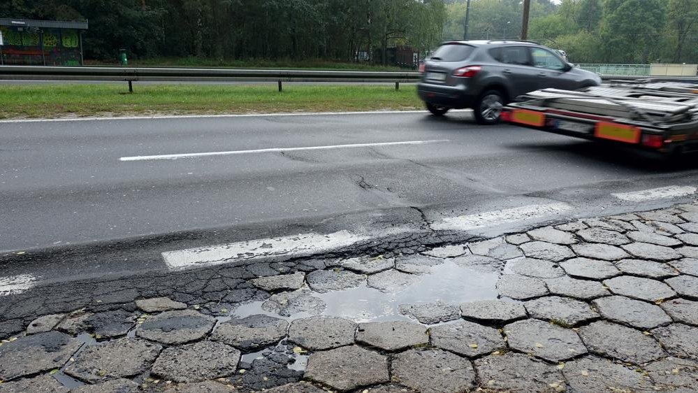 Naprawa nawierzchni na ul. Warszawskiej
