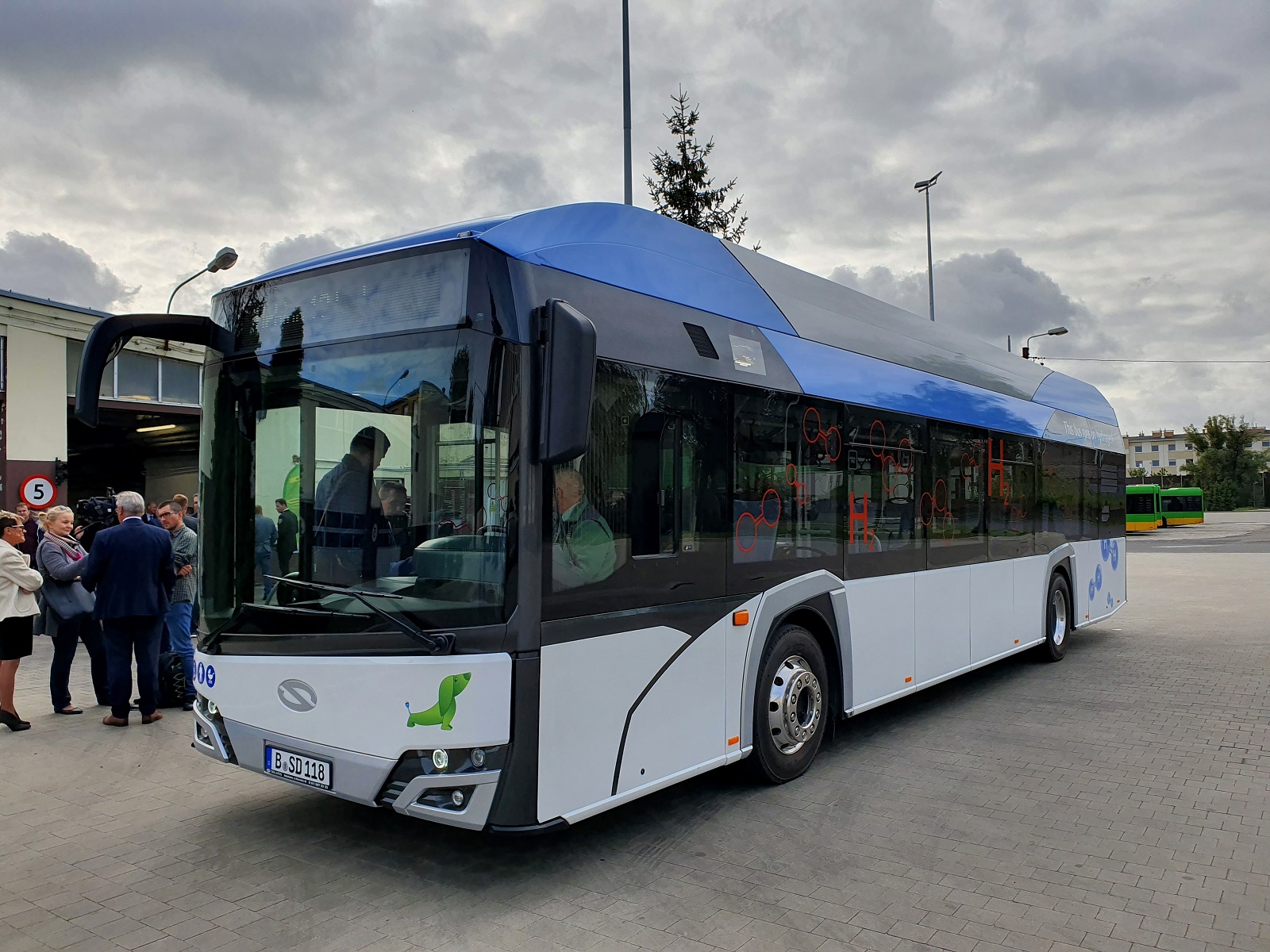 W Poznaniu, pierwszym polskim mieście, został zaprezentowany autobus wodorowy Solarisa - grafika artykułu