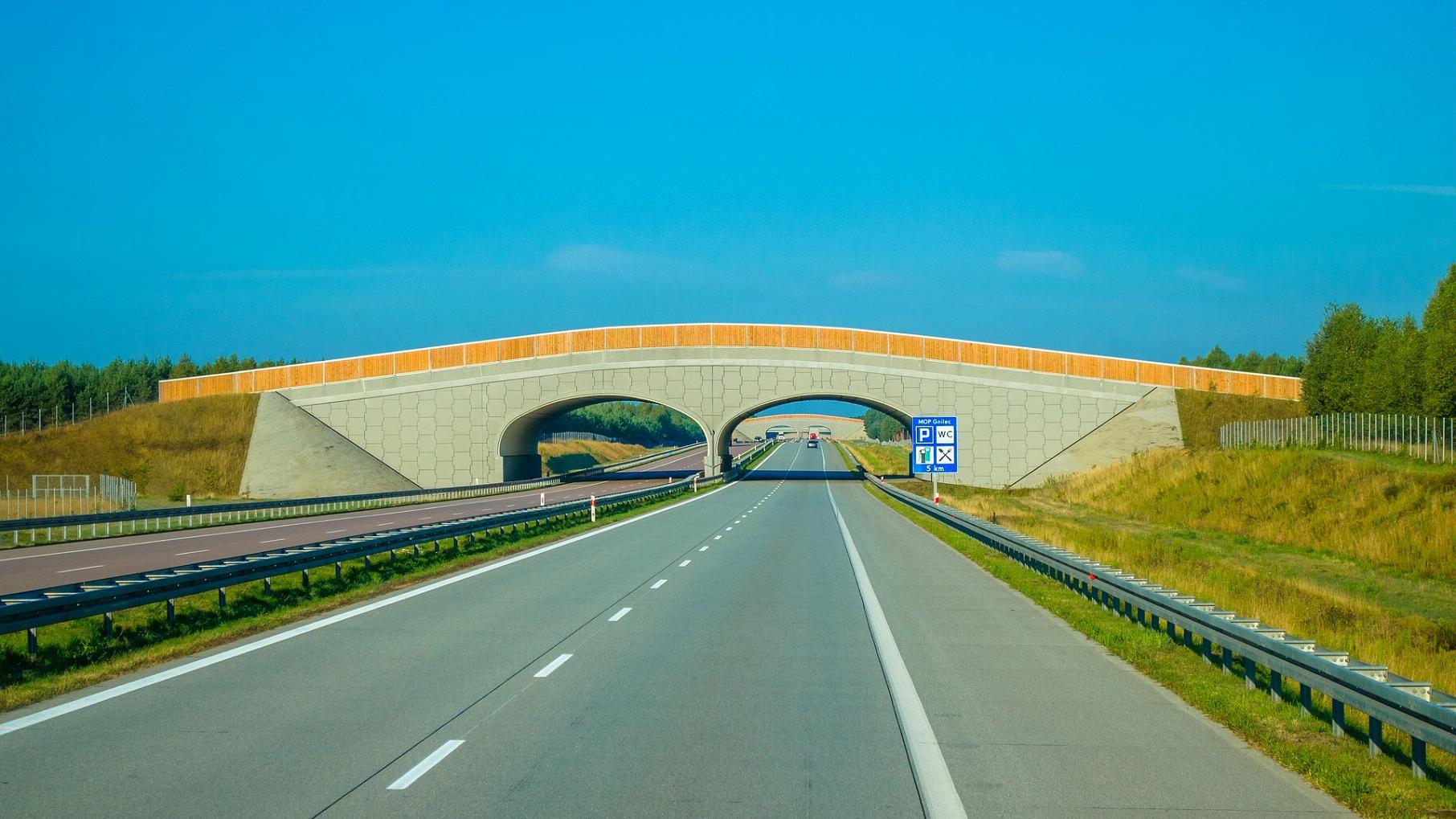 Autostrada (źródło: Pixabay) - grafika artykułu