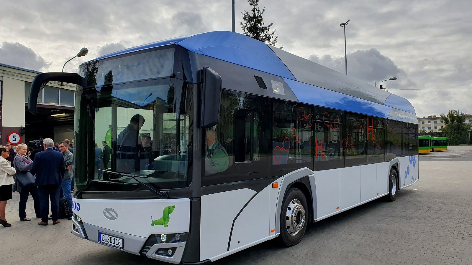W Poznaniu, pierwszym polskim mieście, został zaprezentowany autobus wodorowy Solarisa