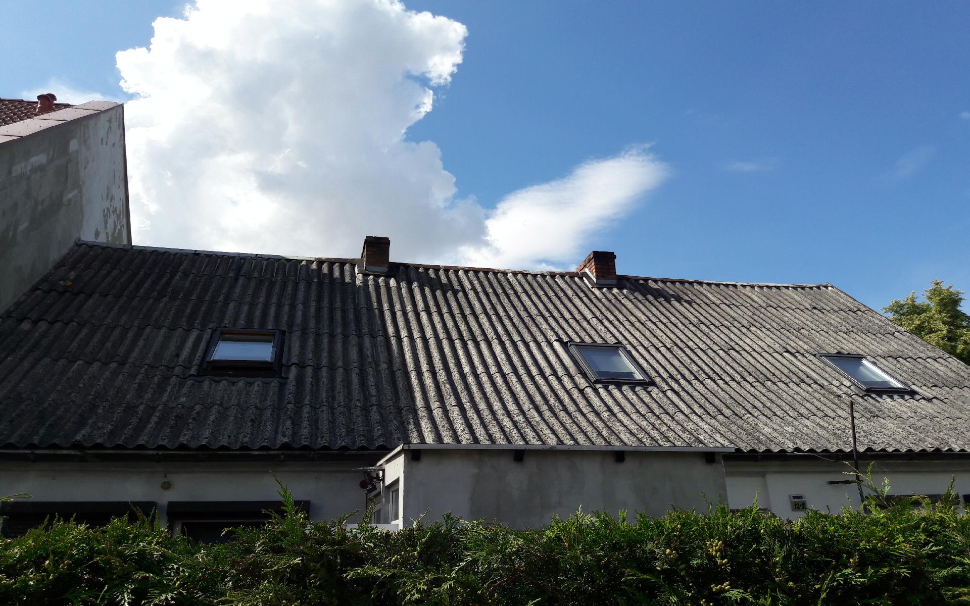 Dach z płyty falistej z azbestu, zdj.: Ewa Nowak