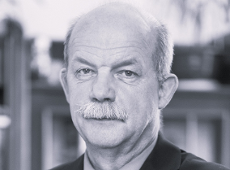 Prof. Zbiegniew Pilarczyk (1950-2025) starszy mężczyna - zdjęcie zmarłego profesora - więcej informacji w treści artykułu