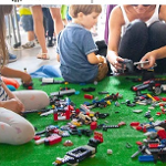 dzieci i klocki lego
