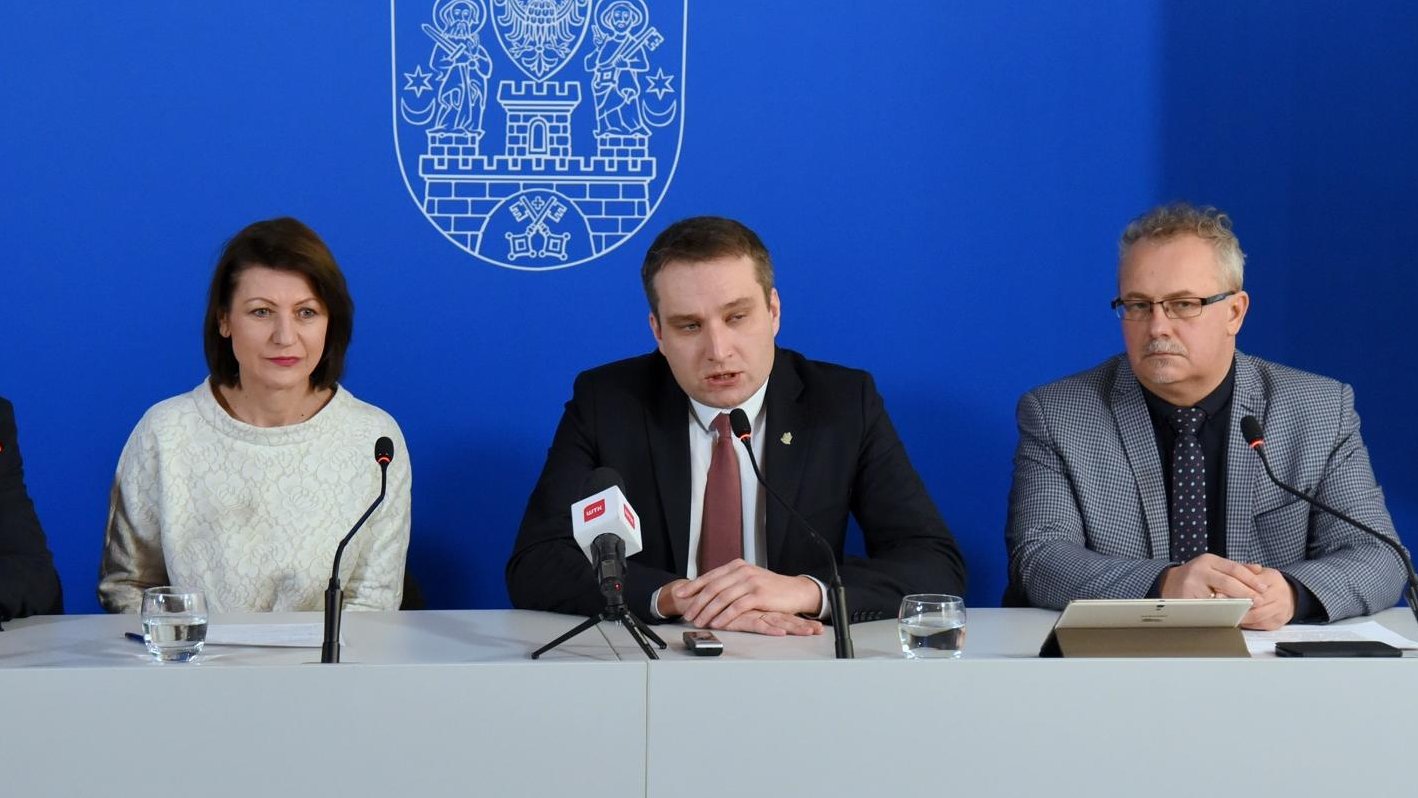Wolni od uprzedzeń