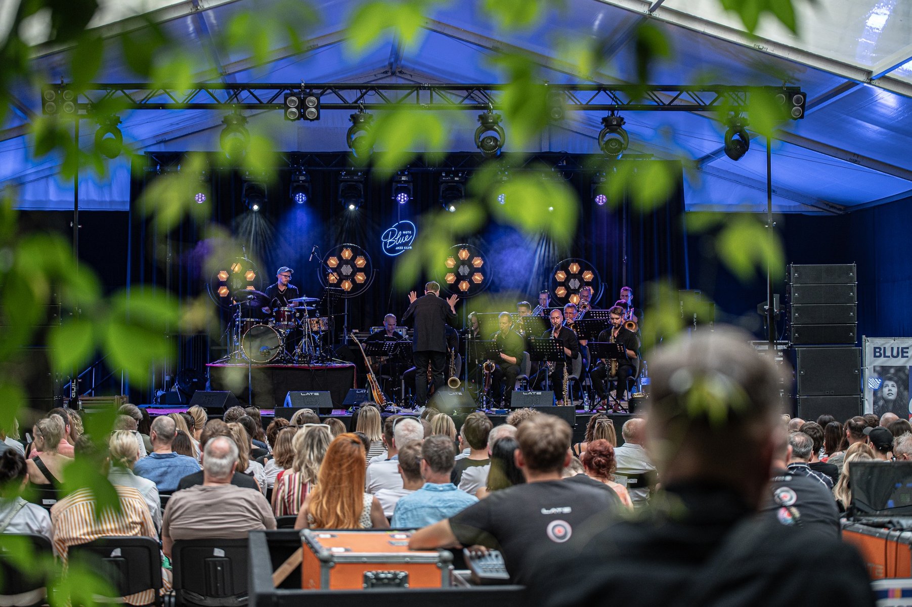 W najbliższy weekend w parku Starego Browaru odbędzie się druga edycja Blue Summer Jazz festival fot. Blue Note/Natalia Nazar Występ Blue Jazz Orchestra podczas zeszłorocznej edycji Blue Jazz Festivalu na Dziedzińcu CK Zamek