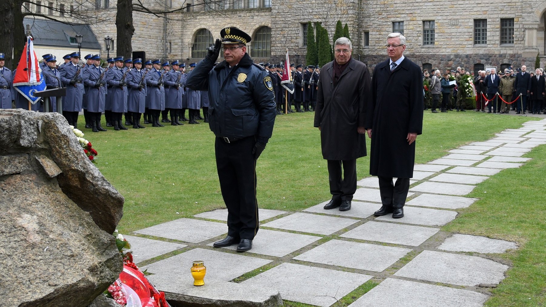 Ceremoniał wojskowy zakończył Apel Pamięci, którym oddano hołd wszystkim ofiarom stalinowskiego terroru