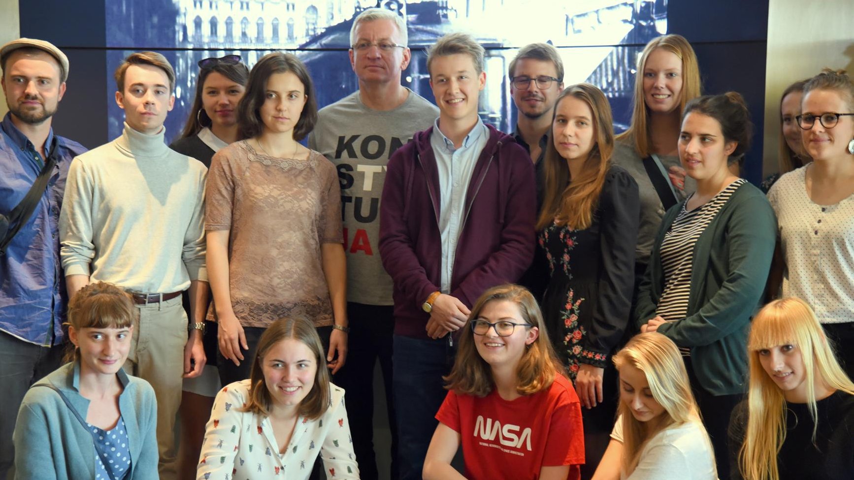 Jacek Jaśkowiak, prezydent miasta, spotkał się ze studentami, którzy ukończyli kurs językowy organizowany przez GFPS