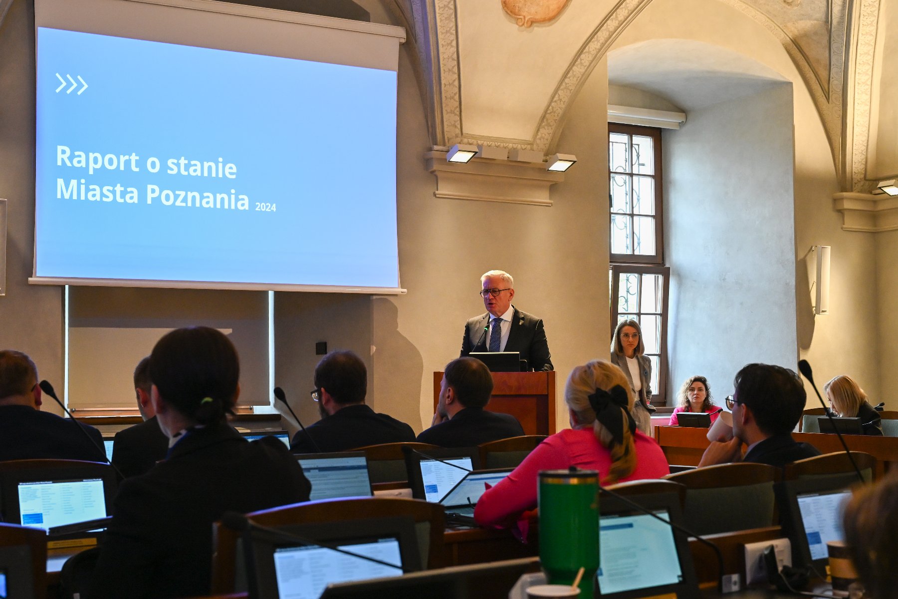 Podstawą do przyznania absolutorium była ocena wykonania budżetu za 2024 rok Na zdjęciu prezydent Poznania w sali sesyjnej