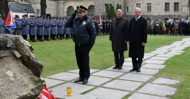 Ceremoniał wojskowy zakończył Apel Pamięci, którym oddano hołd wszystkim ofiarom stalinowskiego terroru