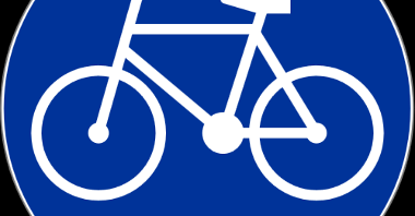 Znak C - 13 oznacza drogę przeznaczoną dla kierujących rowerami jednośladowymi, którzy są obowiązani do korzystania z niej