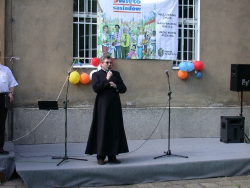 Otwarcie festynu przez proboszcza parafii św. Michała Archanioła