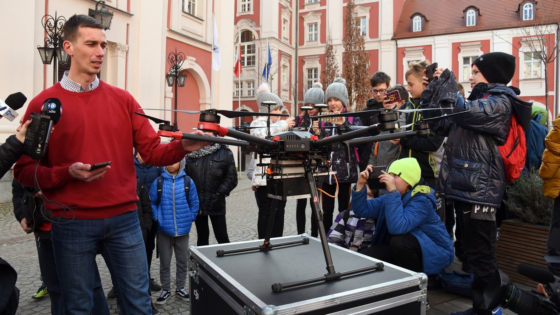 W ramach akcji "Spalajmy. Nie zatruwajmy" do Poznania zawitało mobilne laboratorium