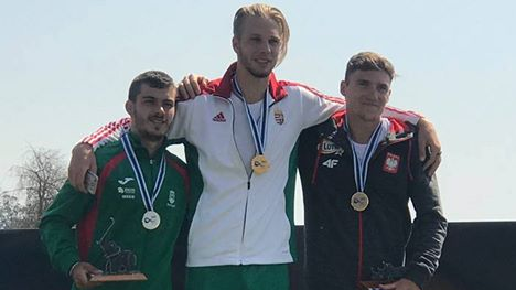 medaliści na podium