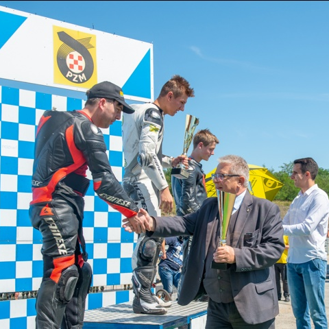 Motocykle na półmetku