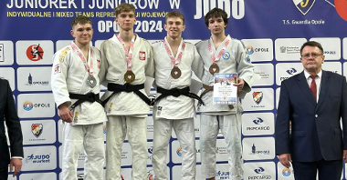 Zawodnicy PGE Akademii Judo z medalami Mistrzostw Polski Juniorów