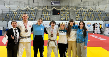 Zawodnicy PGE Akademii Judo z medalami Mistrzostw Polski Juniorów