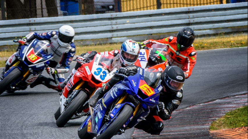 WYŚCIGI MOTOCYKLOWE
