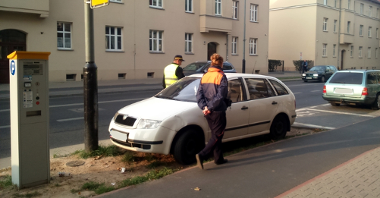 ul. Bukowska - parkowanie na miejscu przeznaczonym na zieleń
