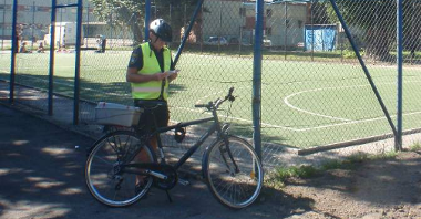 Patrol rowerowy zespołu profilaktyki przed szkołami