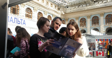 "Study in Poznań" Team Greets Russian Students