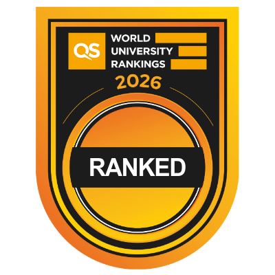 Umocnienie pozycji UAM w QS World University Ranking na czarno żółtym tle plakat z napisem World Uniwersity Rankings