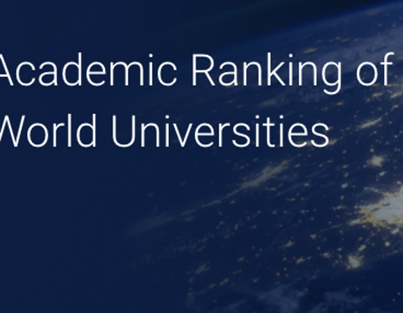 Academic Ranking of World Universities na tle kuli ziemskiej napis Academic Ranking of World Universities, informacje o rankingu zawarte w opisie