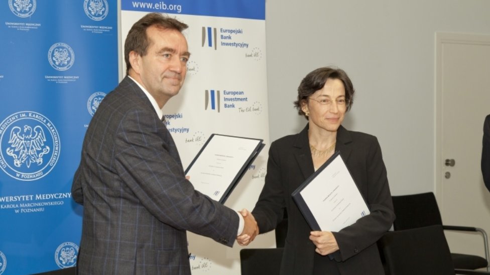 Podpisanie umowy pomiędzy UMP a EBI (foto: Uniwersytet Medyczny)