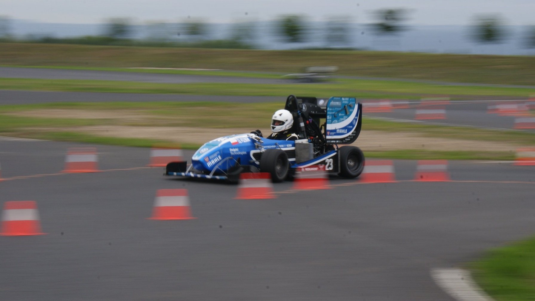 Studencki bolid "Rusałka" w Czechach (foto: FB PUT Motorsport)