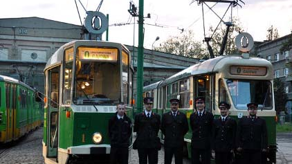 Obsługa linii tramwajowych w zabytkowych mundurach