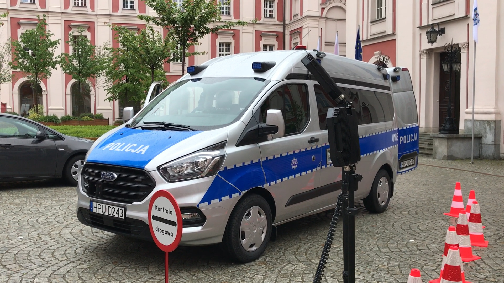 Nowy radiowóz poznańskiej policji
