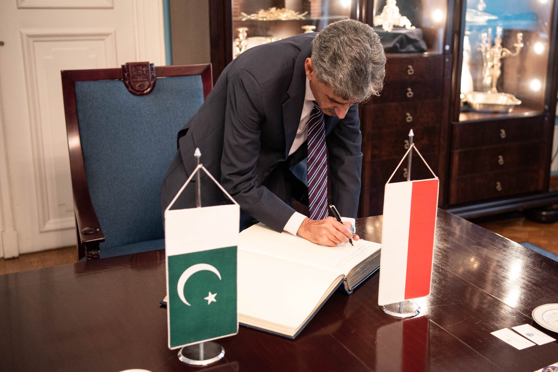 Malik Muhammad Farooq, Ambassador of Pakistan to Poland. - grafika artykułu
