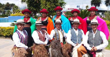 Photo of a group of people from Ecuador dressed in traditional folk costumes.