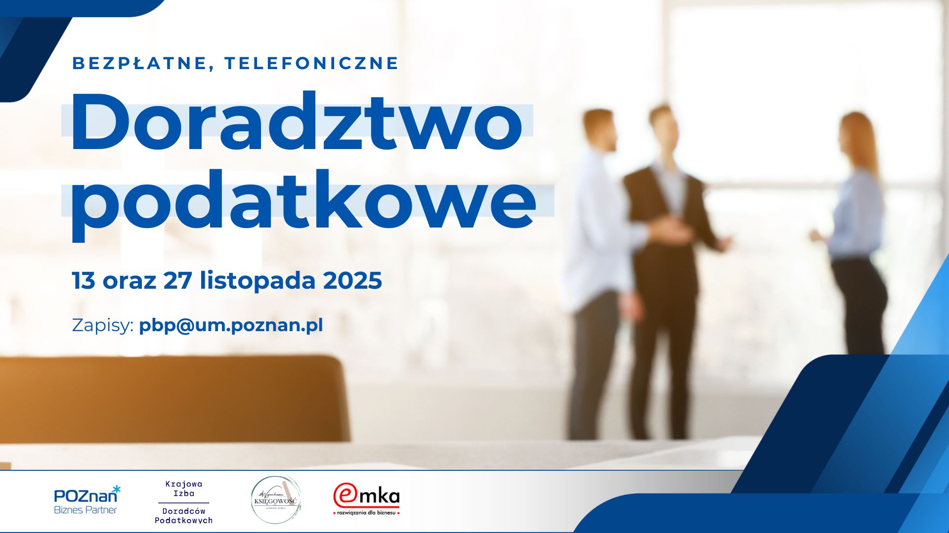 Grafika promocyjna doradztwa podatkowego. W tle 3 osoby rozmawiają ze sobą