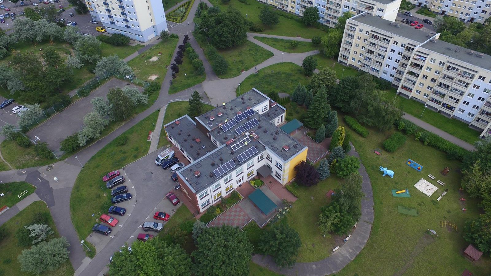 Na dachu Przedszkola nr 44 zamontowano panele fotowoltaiczne