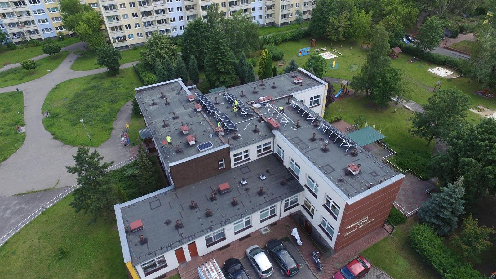 Na dachu Przedszkola nr 44 zamontowano panele fotowoltaiczne