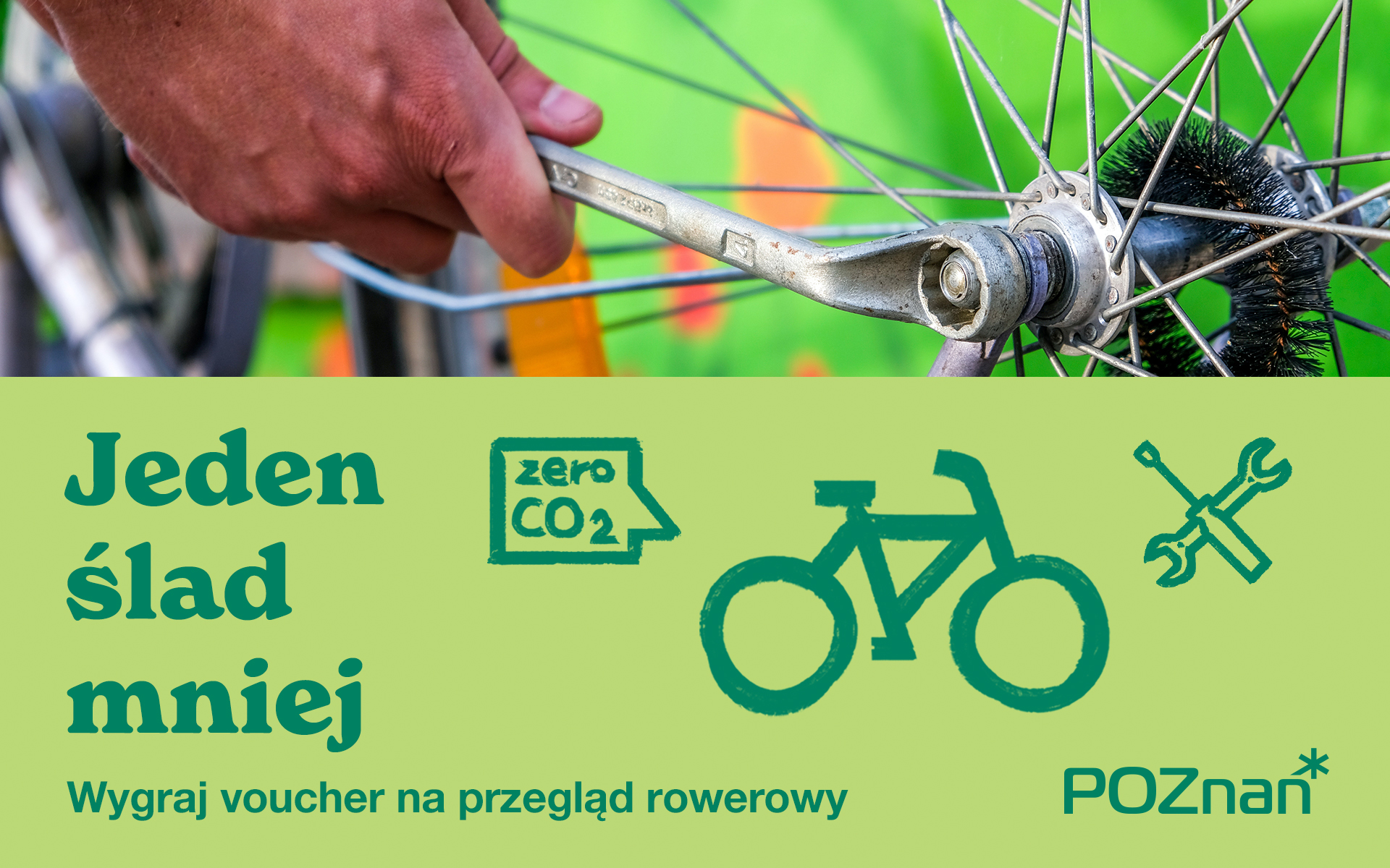 Ręka mechanika naprawiająca koło od roweru. Poniżej grafika zeroemisyjnego roweru oraz informacja o możliwości wygrania voucheru w konkursie. - grafika artykułu