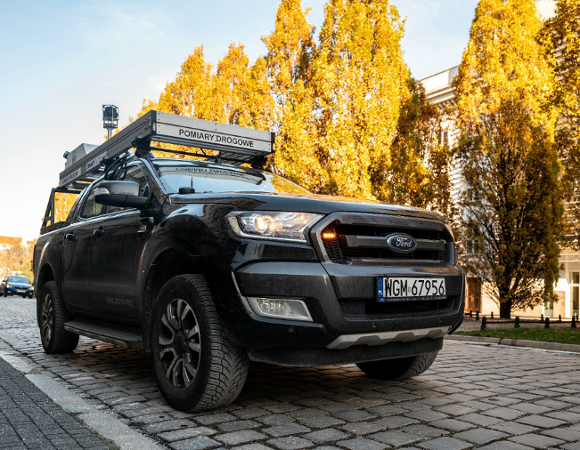 Specjalne auto skanowało reklamy w Poznaniu Specjalne auto skanowało reklamy w Poznaniu