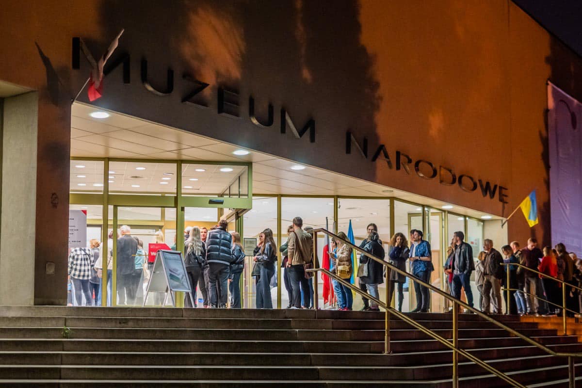 Щороку в Ніч музеїв натовпи людей у Познані прагнуть відвідати культурні заклади після настання темряви фото: Estrada Poznańska - grafika artykułu