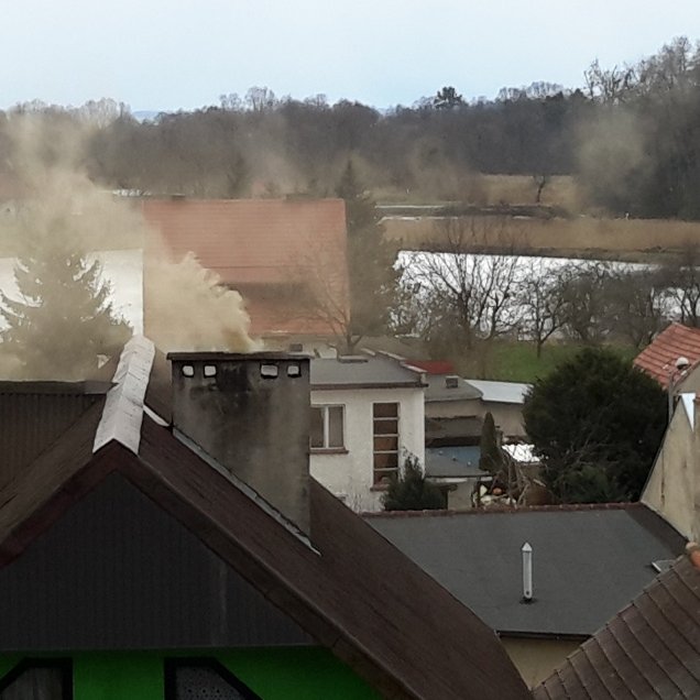 Zakaz ogrzewania domów kominkami i piecami, dla posiadających inne ekologiczne źródło ciepła!
