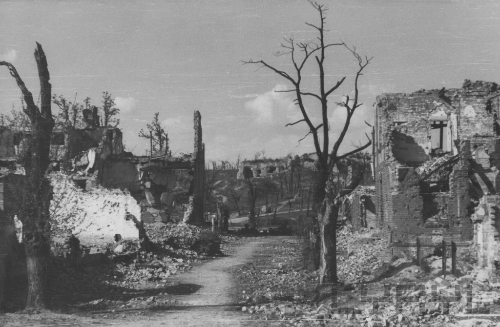 Ruiny fortu Winiary po zakończeniu II wojny światowej, fot. Stefan Leszczyński, ze zbiorów MKZ w Poznaniu - grafika artykułu