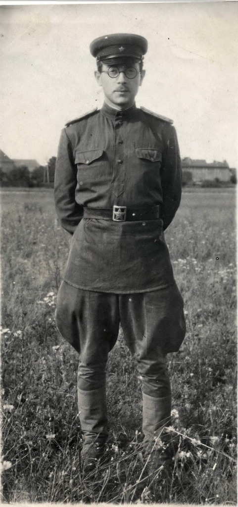 Jakow Popielianski, kapitan służby medycznej 836 Pułku Lotnictwa Bombowego Armii Czerwonej, Krzesiny, wiosna 1945 roku - grafika artykułu