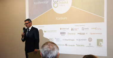 Prowadzący Konferencję i Warsztaty EduPak Polska - dr Łukasz Mikołajczak z Friends of Glass Polska.