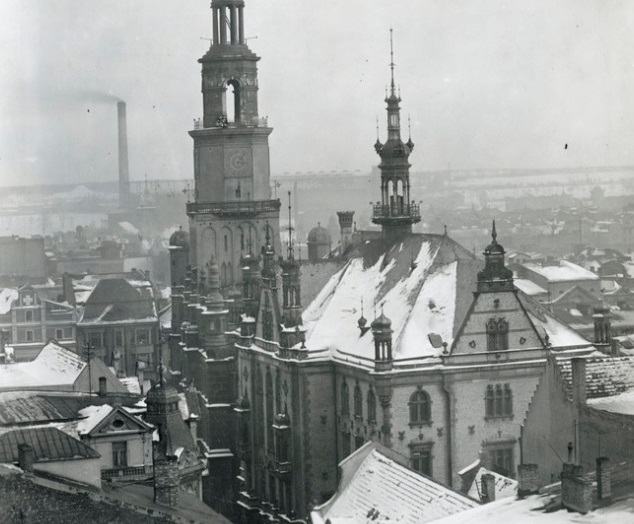 Nowy Ratusz przed rokim 1939, widok ze Wzgórza Przemysła, fot. Roman Ulatowski / cyryl.poznan.pl - grafika artykułu
