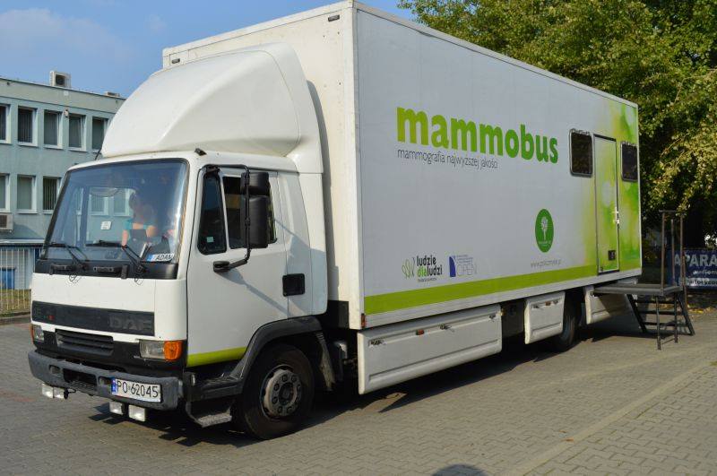 Mammobus - mobilny punkt badań mammograficznych, fot. UG Dopiewo - grafika artykułu