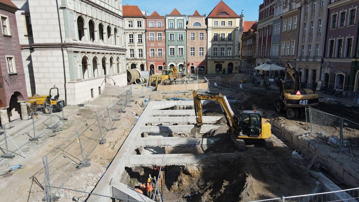 Remont płyty Starego Rynku, wrzesień 2022 r., fot. PIM - grafika artykułu