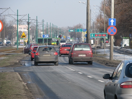 W Poznaniu jest coraz więcej samochodów - grafika artykułu