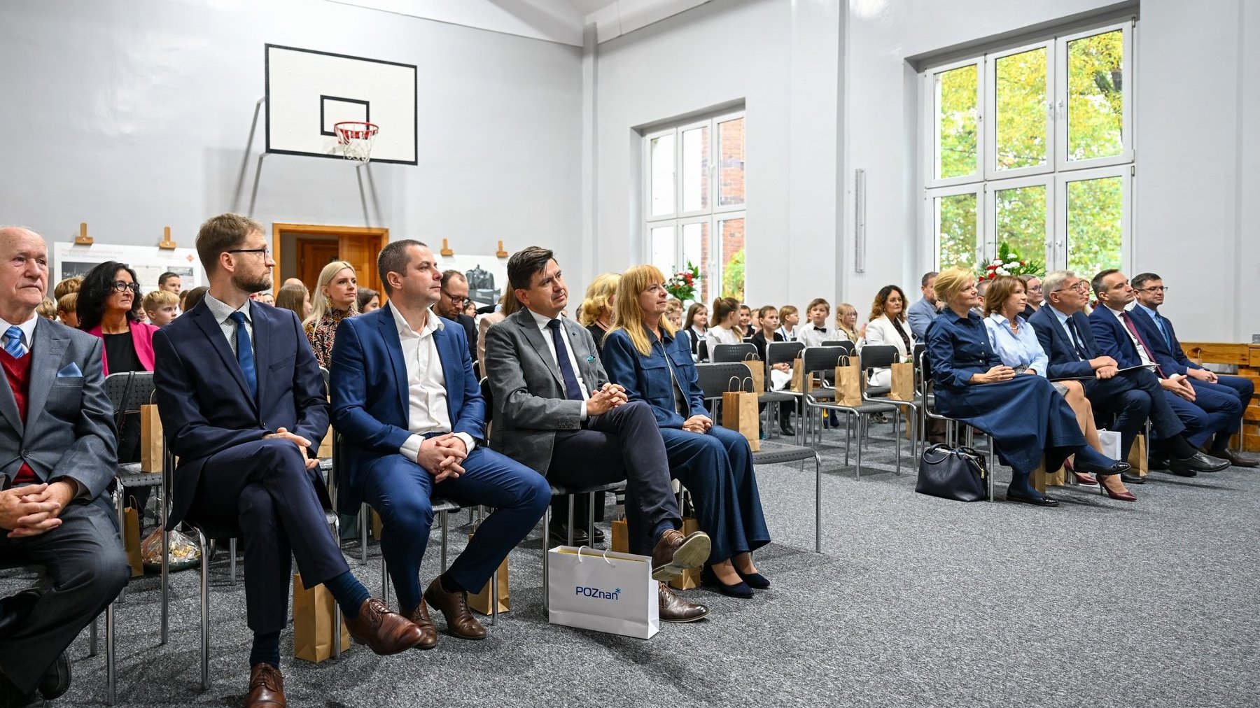 Zdjęcie przedstawia uczestników uroczystości