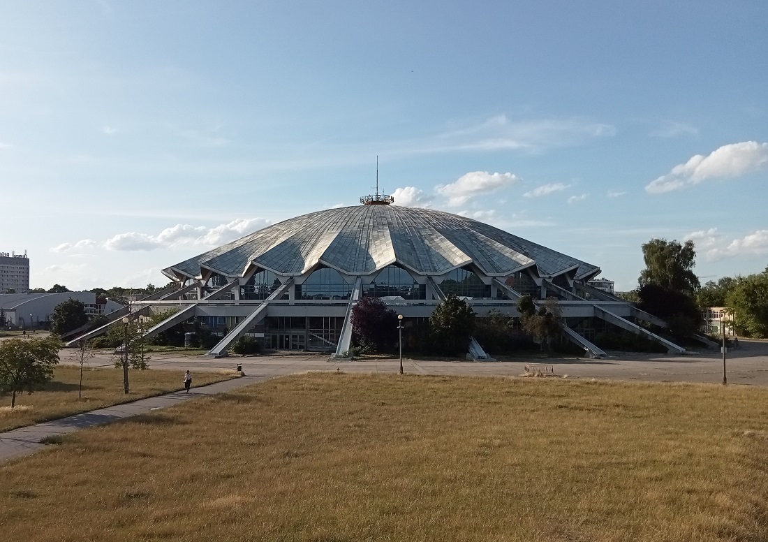 Hala Arena obecnie, fot. biuletyn.poznan.pl - grafika artykułu